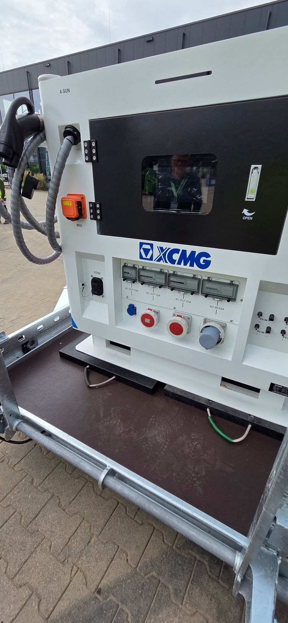 Display des XCMG BESS 200 kWh mit Anzeige von Ladezustand und Betriebsdaten