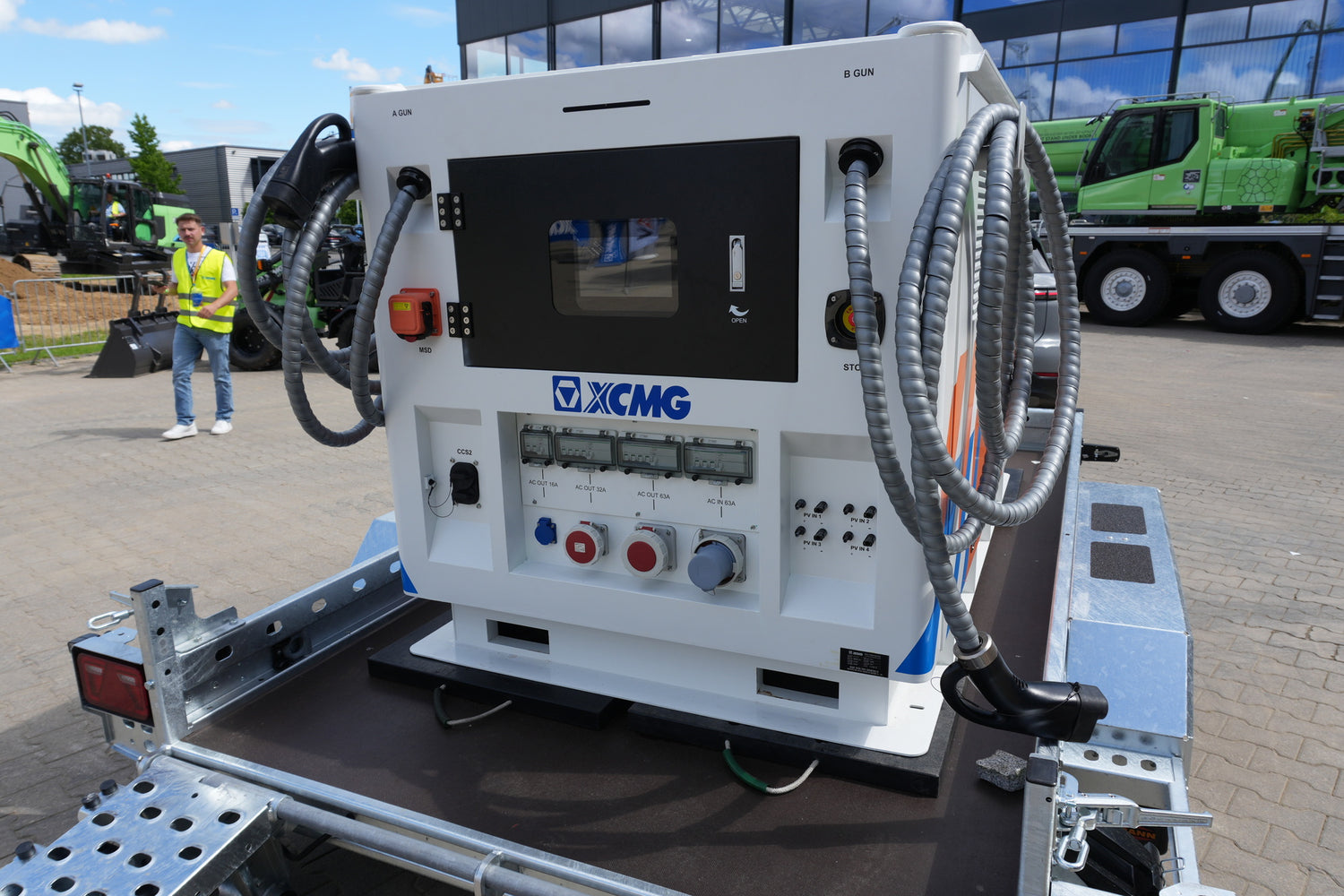 Bedienpanel des XCMG BESS 200 kWh zur Steuerung des Energiespeichers