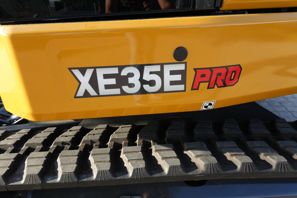 XE35E Pro Schriftzug